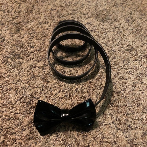 Wet Seal Set of Two Patent Bow Belts - Picture 4 of 11